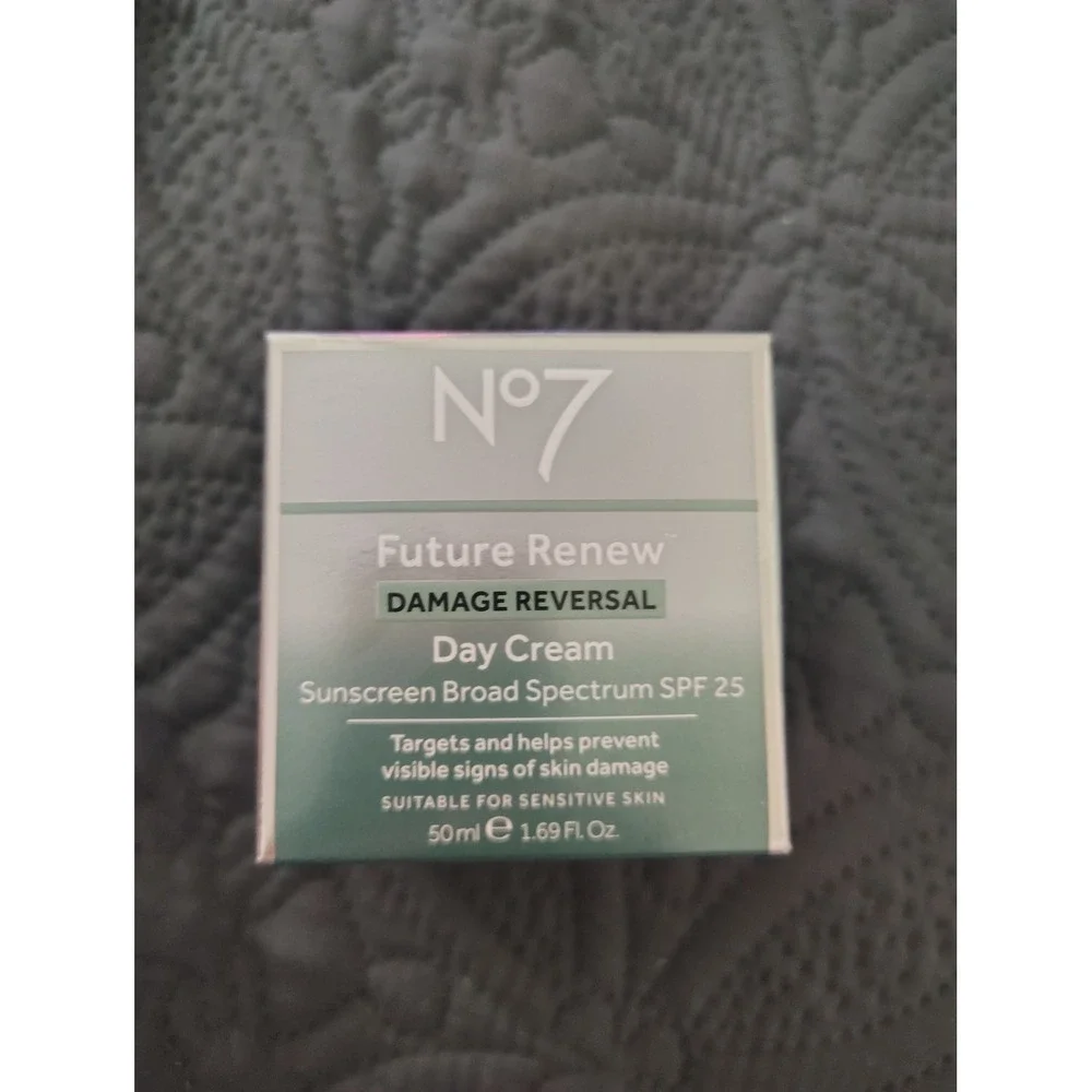 No7 Future Renew Damage Reversal Day Cream SPF 25 Sunscreen‎ 50ml 1.69oz New Box